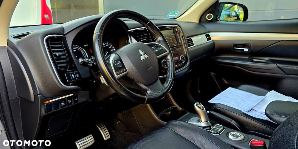 Mitsubishi Outlander 2.0 4WD Top - 26