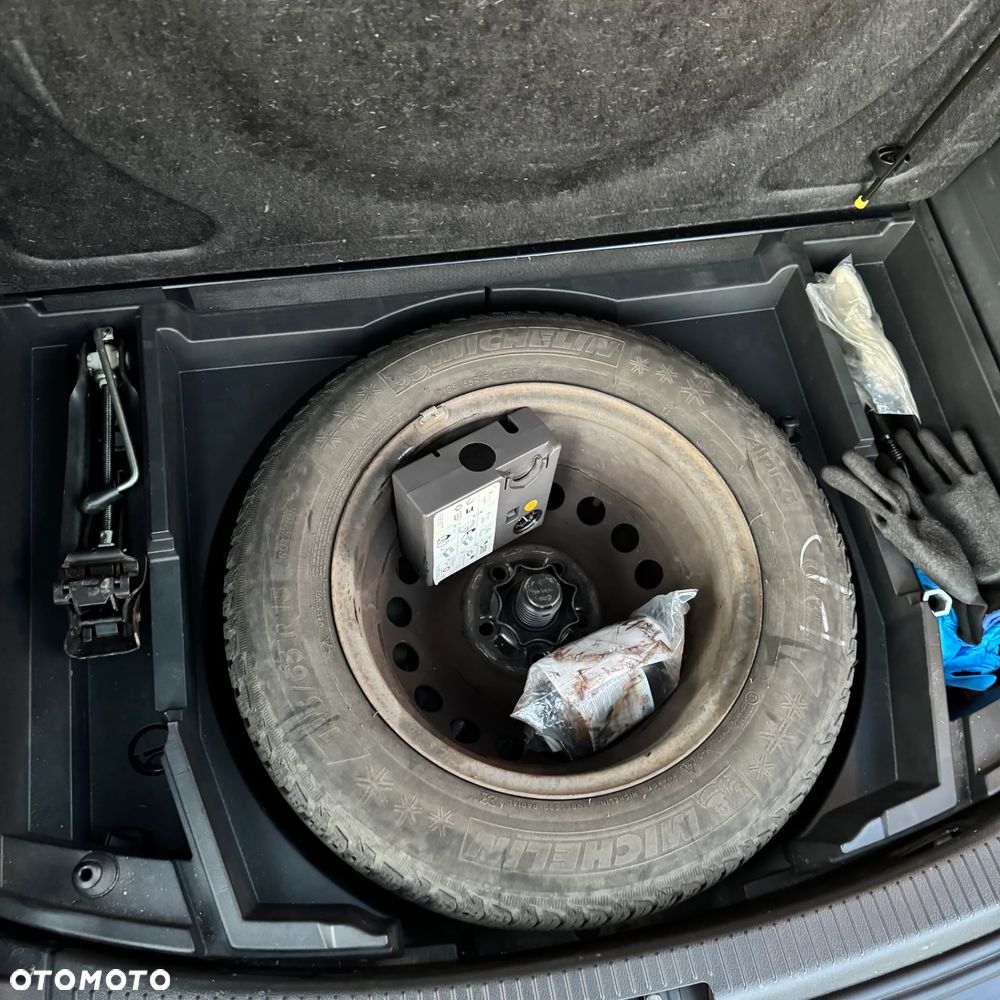 Volkswagen Touran 1.4 TSI Trendline DSG - 11