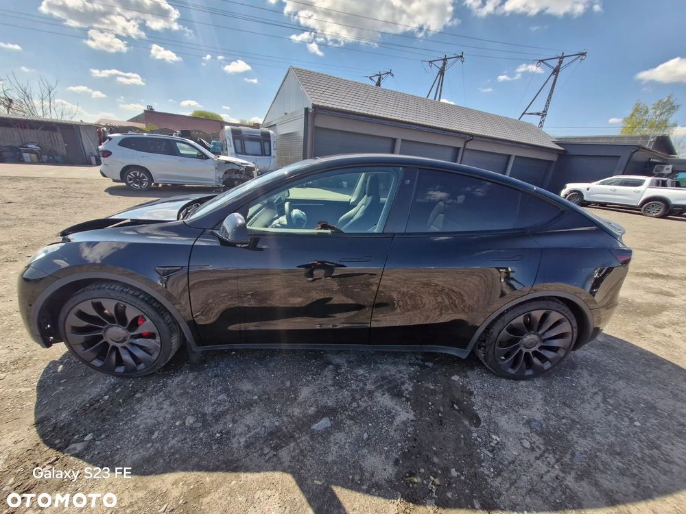 Tesla Model Y Performance Dual Motor AWD - 2