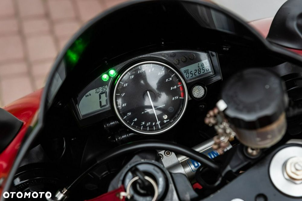 Yamaha R1 - 7