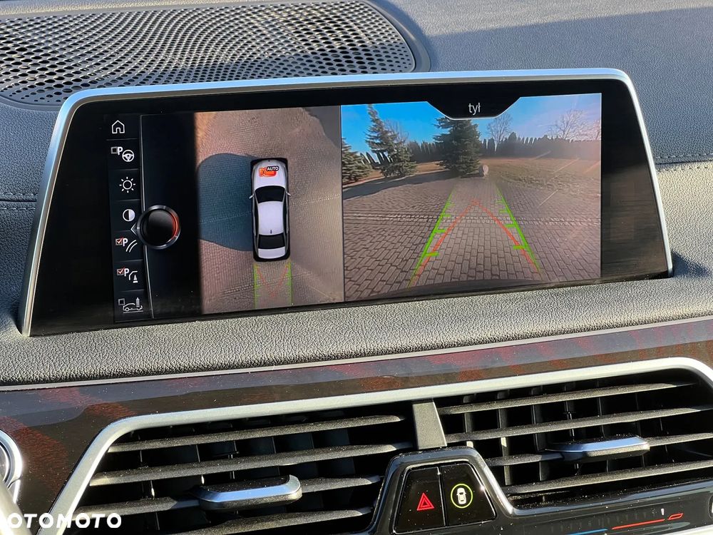 BMW Seria 7 750i xDrive - 25