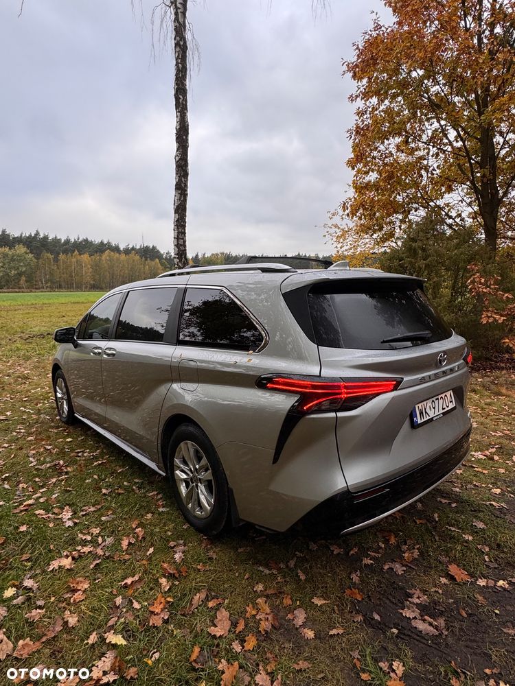 Toyota Sienna - 5