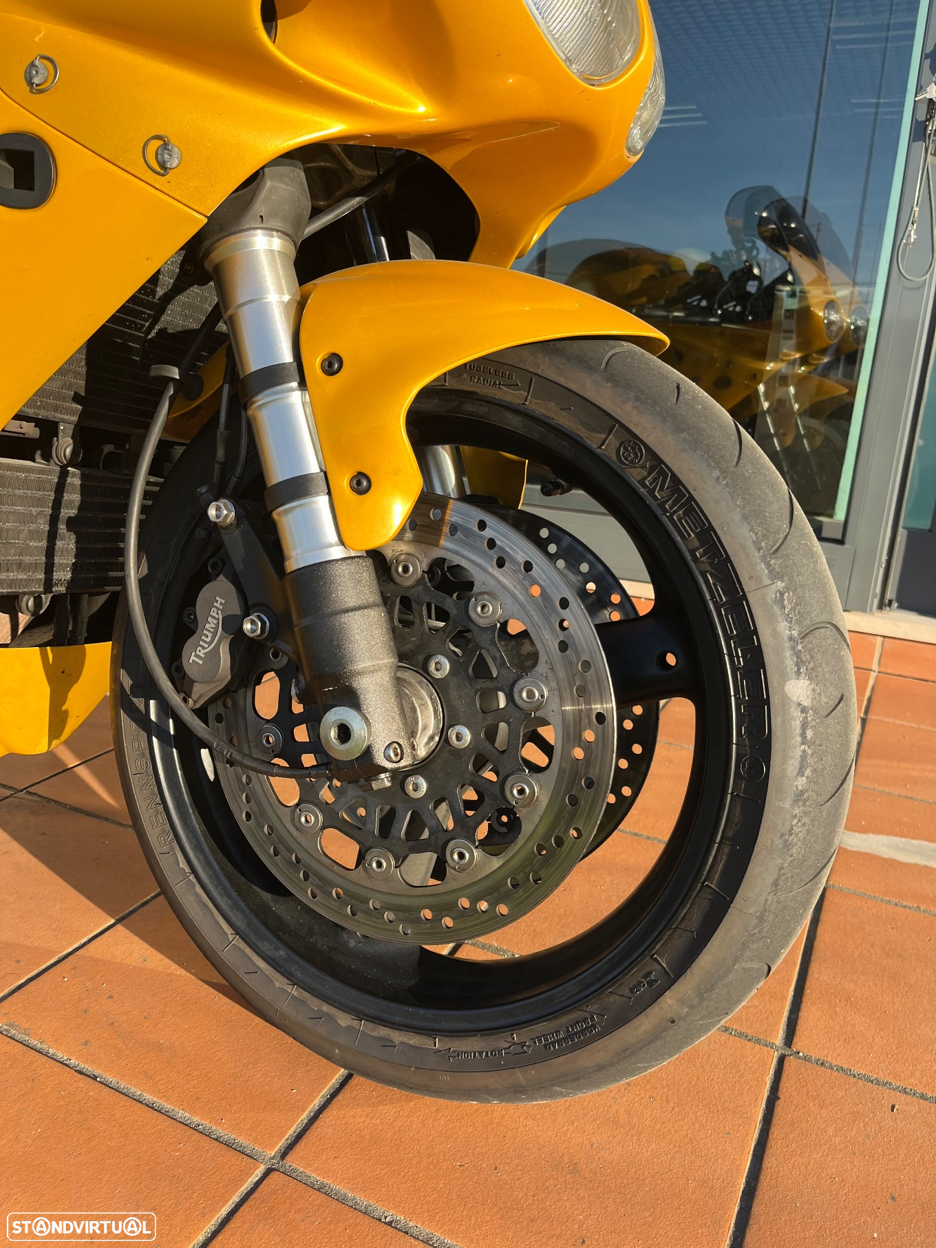 Triumph Daytona 959 I - 2