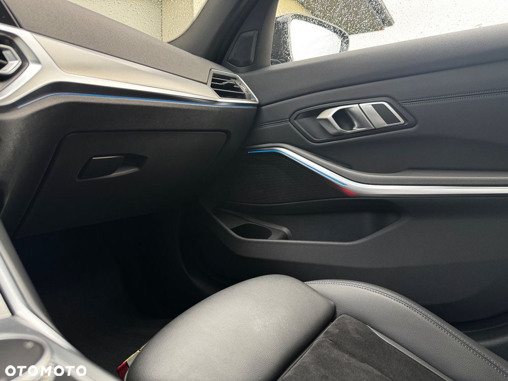 BMW Seria 3 330e xDrive M Sport sport - 35