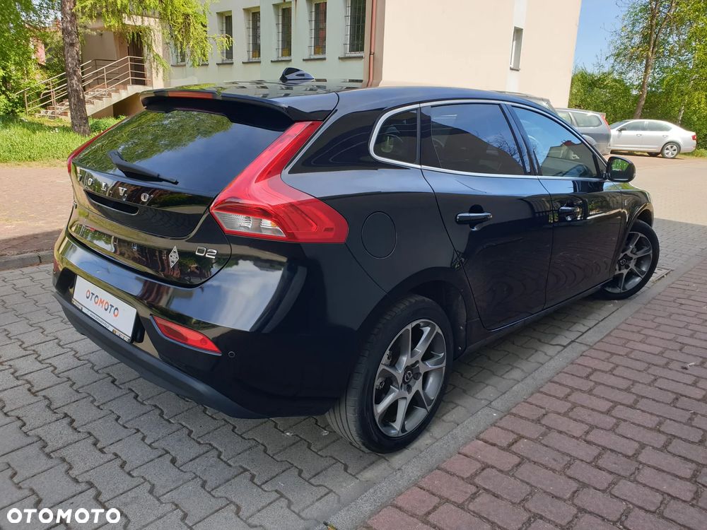 Volvo V40 D2 R Design - 4