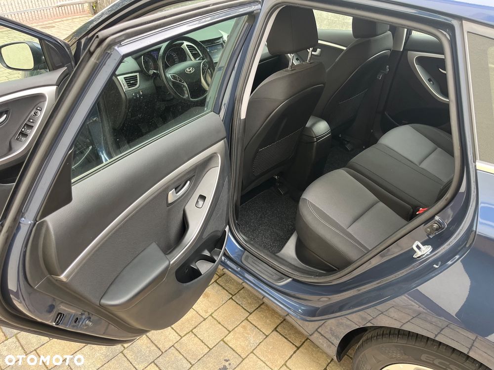 Hyundai i30 blue Kombi 1.6 CRDi Style - 17