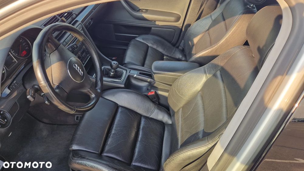 Audi A4 Limousine - 4