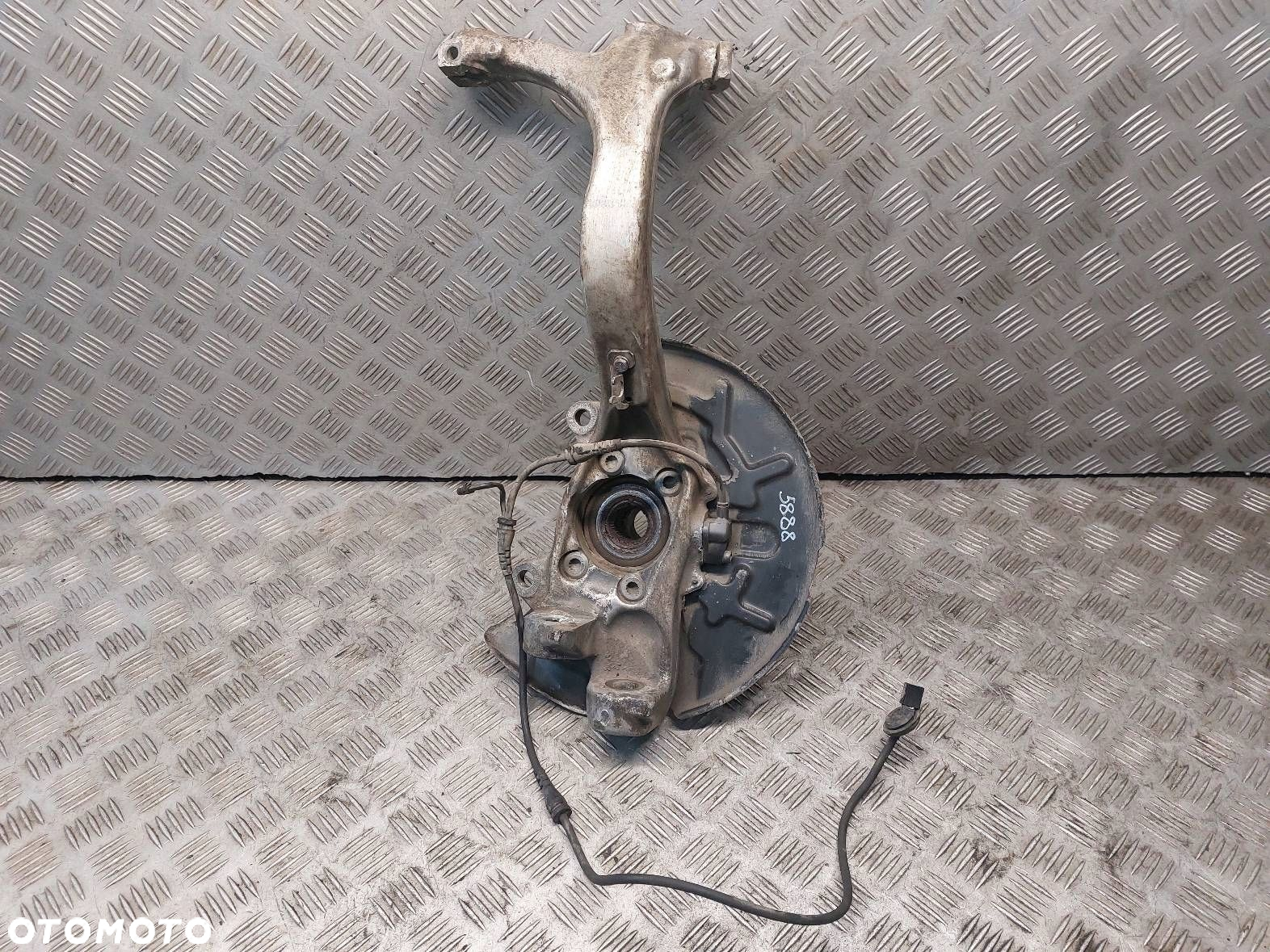 PIASTA ZWROTNICA LEWY PRZÓD AUDI A4 B6 1.8 T 8E0407241B - 2
