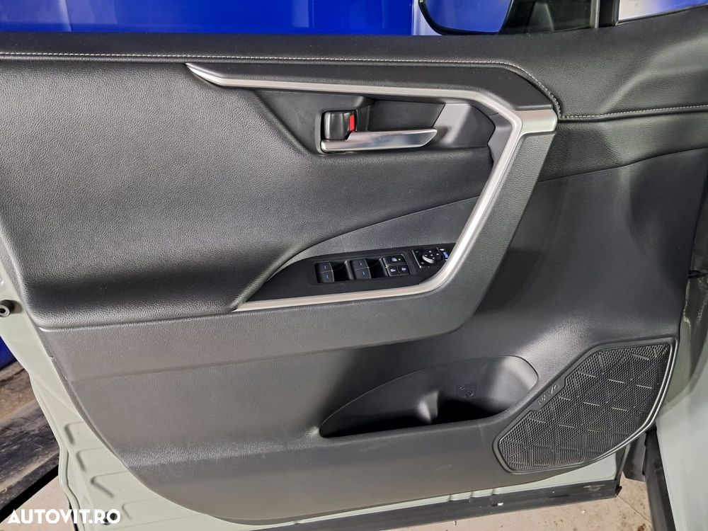 Toyota RAV4 - 10