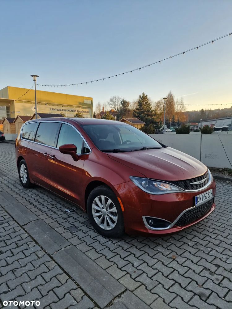 Chrysler Pacifica - 1