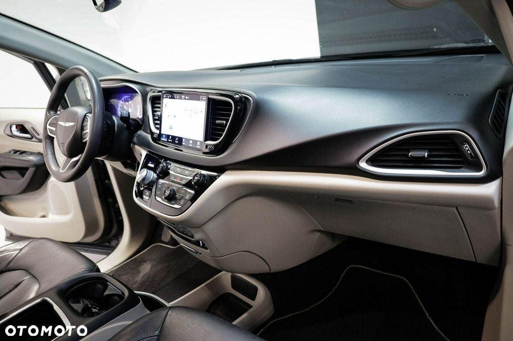 Chrysler Pacifica - 24