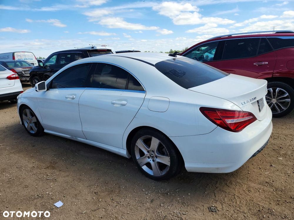 Mercedes-Benz CLA 250 4Matic 7G-DCT - 3