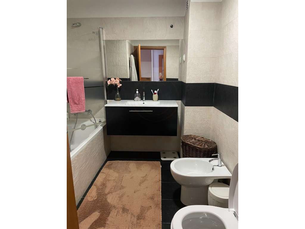 Apartamento T2 com varanda e lugar de garagem para Arrendamento - A... - Grande imagem: 5/8