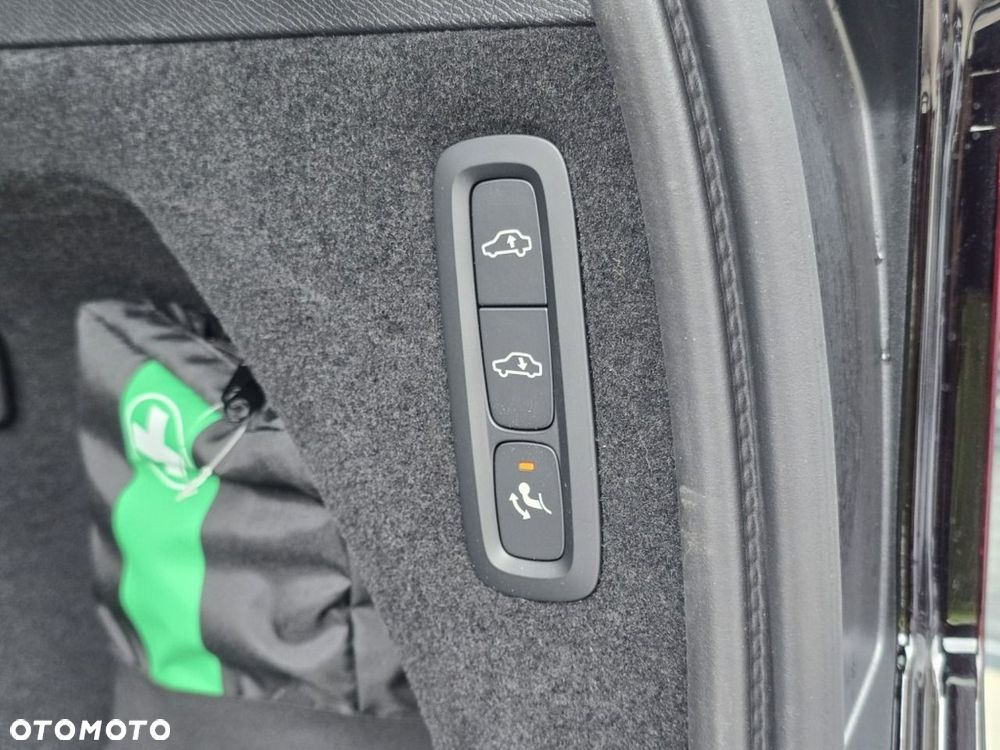 Volvo XC 90 T8 AWD Plug-In Hybrid Ultra Black Edition 7os - 11