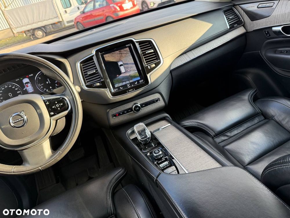 Volvo XC 90 - 8