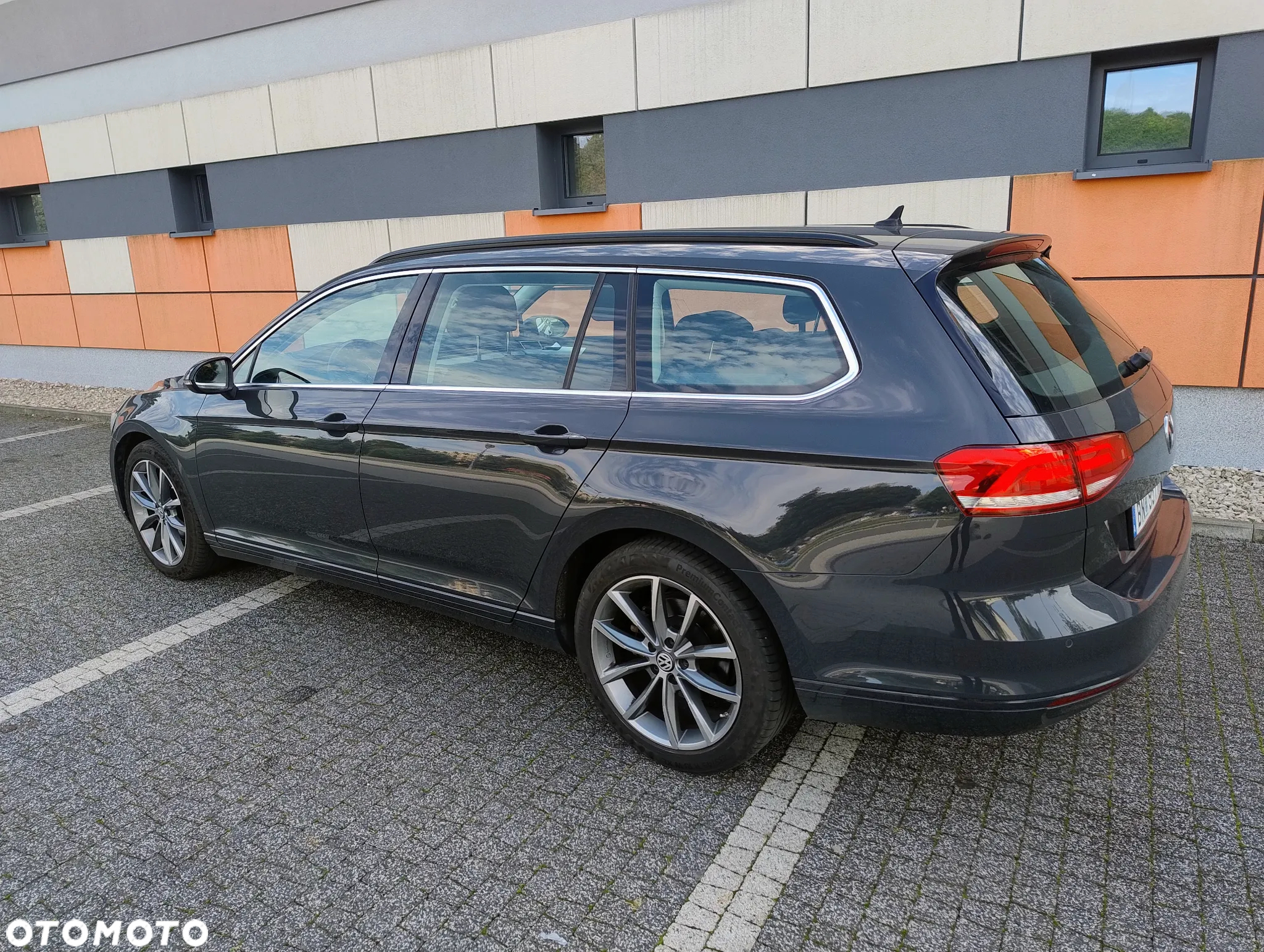 Volkswagen Passat Variant 2.0 TDI (BlueMotion Technology) Trendline - 4