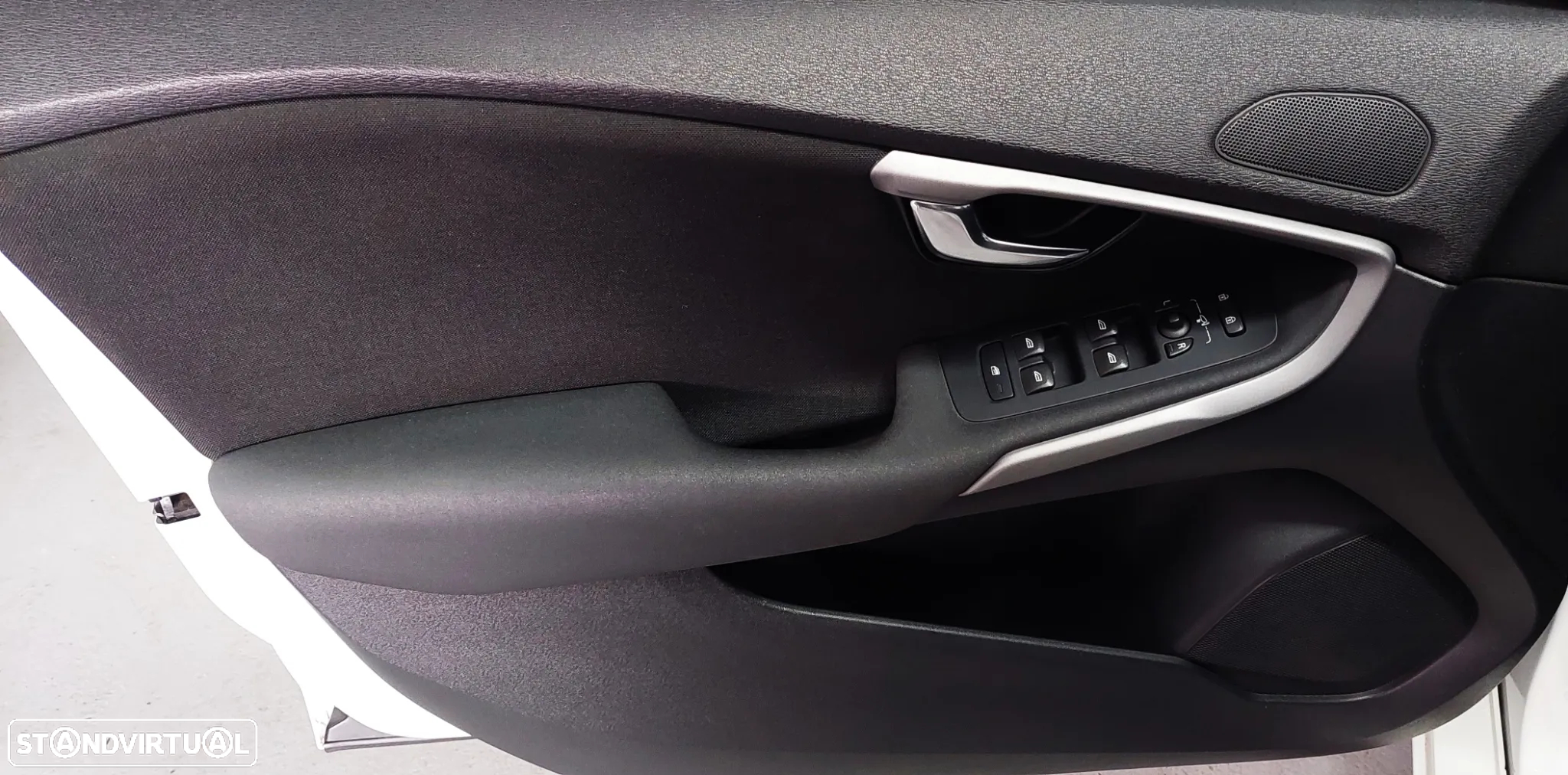 Volvo V40 1.6 D2 Eco Momentum - 19