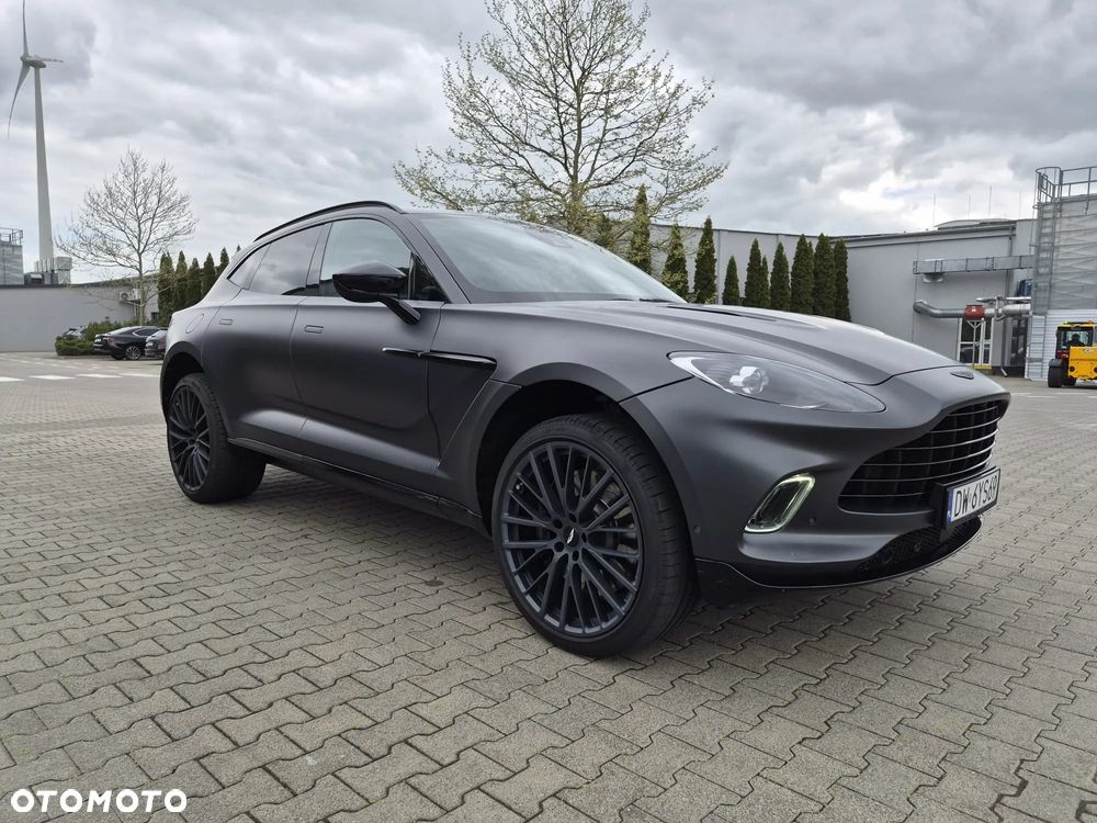 Aston Martin DBX - 25
