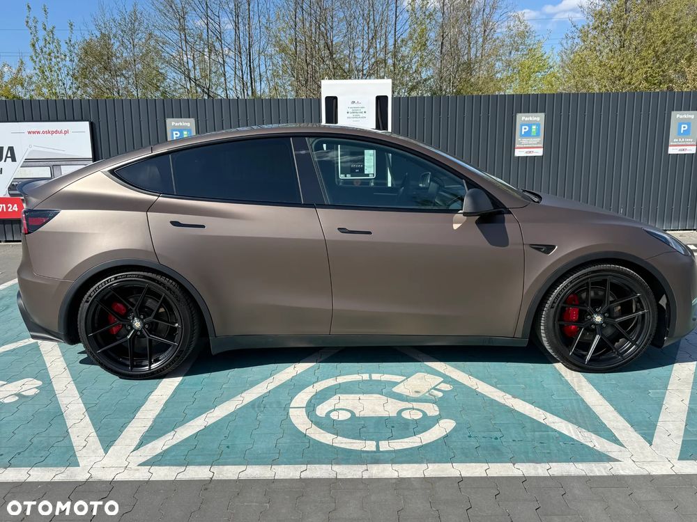 Tesla Model Y Performance AWD - 4