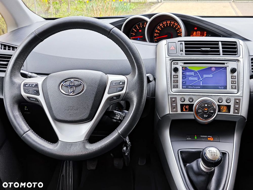 Toyota Verso 2.0 D-4D Premium - 22