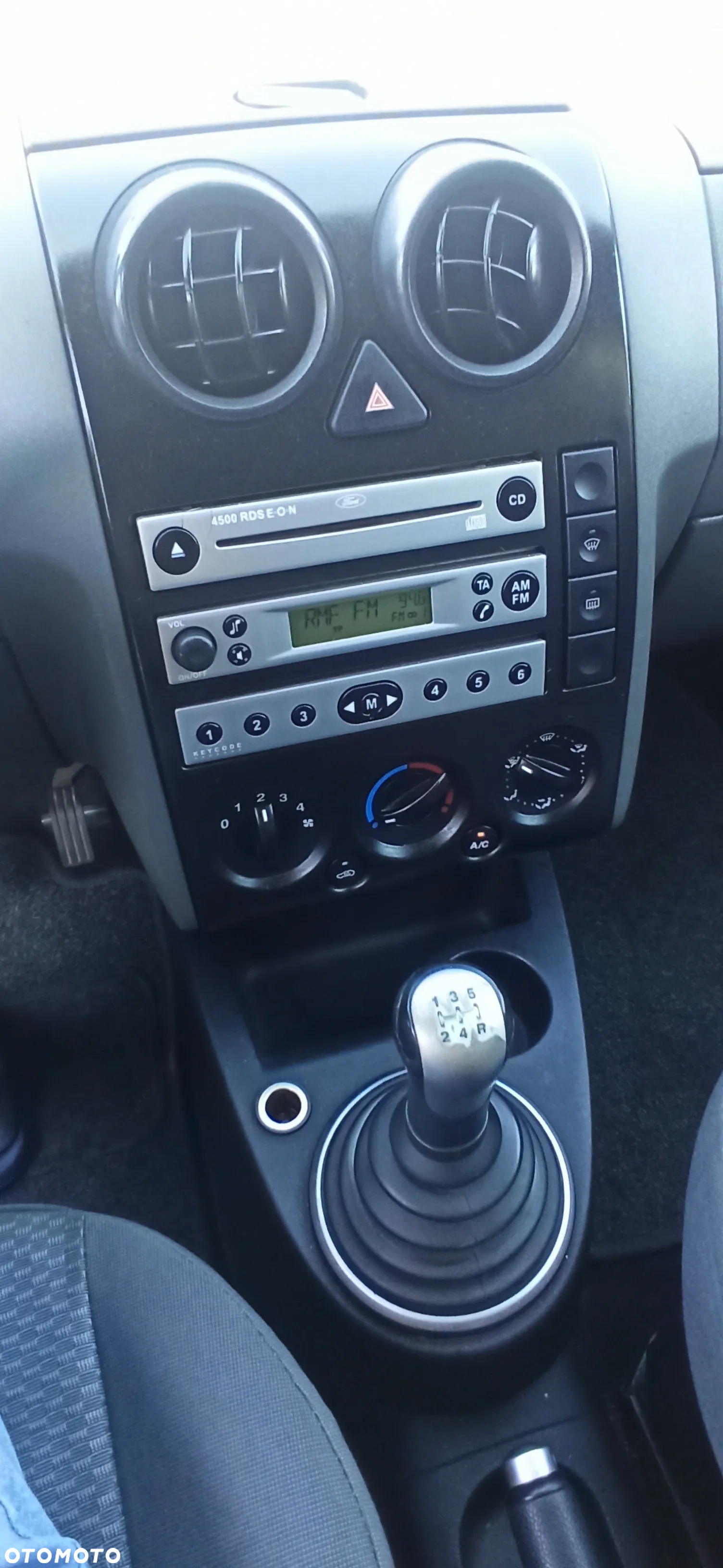 Ford Fusion 1.6 + - 8