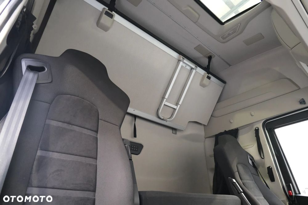 Iveco AS 440 S49 S-Way - 9