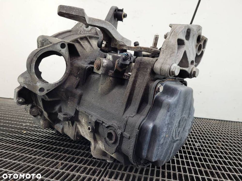 SKRZYNIA BIEGÓW MANUALNA JCR VW GOLF V 1.9 TDI 105 - 4