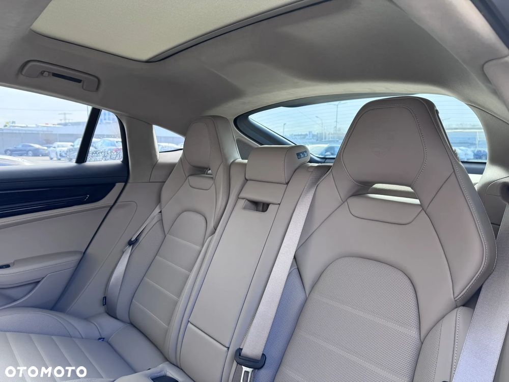 Porsche Panamera 4S E-Hybrid PHEV - 17