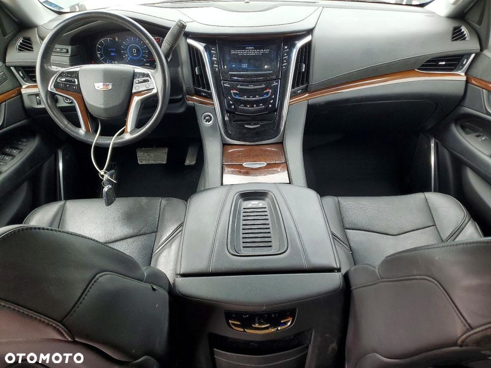 Cadillac Escalade - 7