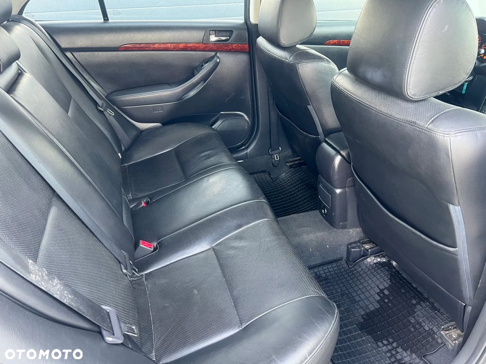 Toyota Avensis - 16