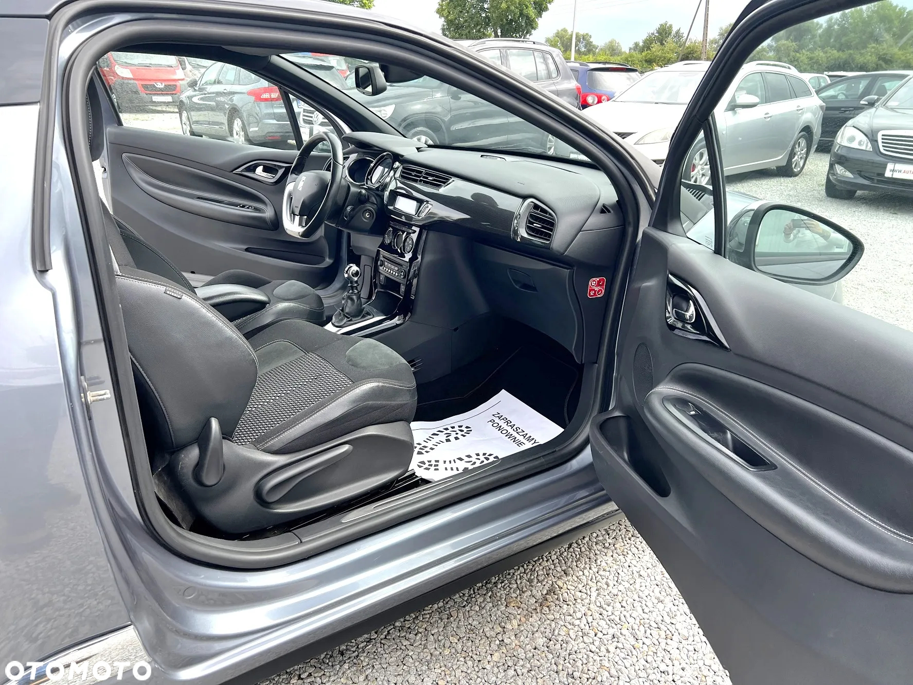 Citroën DS3 1.6 HDi SportChic - 12