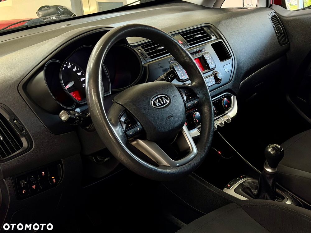 Kia Rio 1.2 L - 5