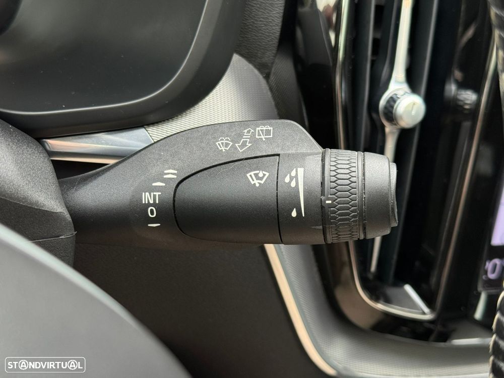 Volvo XC 60 2.0 T6 PHEV R-Design AWD - 35