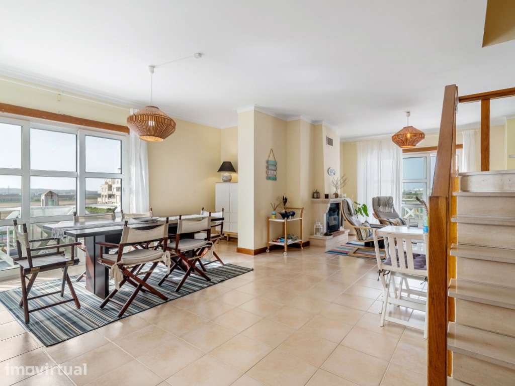 Apartamento a 400 metros da praia, com excelente exposição solar - Grande imagem: 2/32