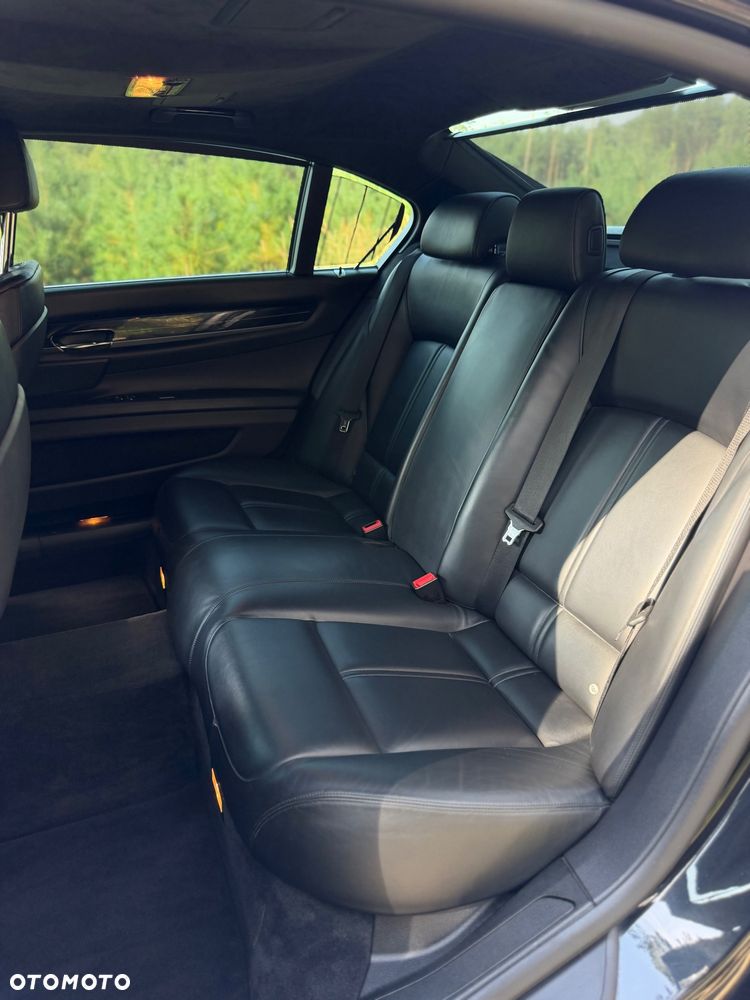 BMW Seria 7 - 35