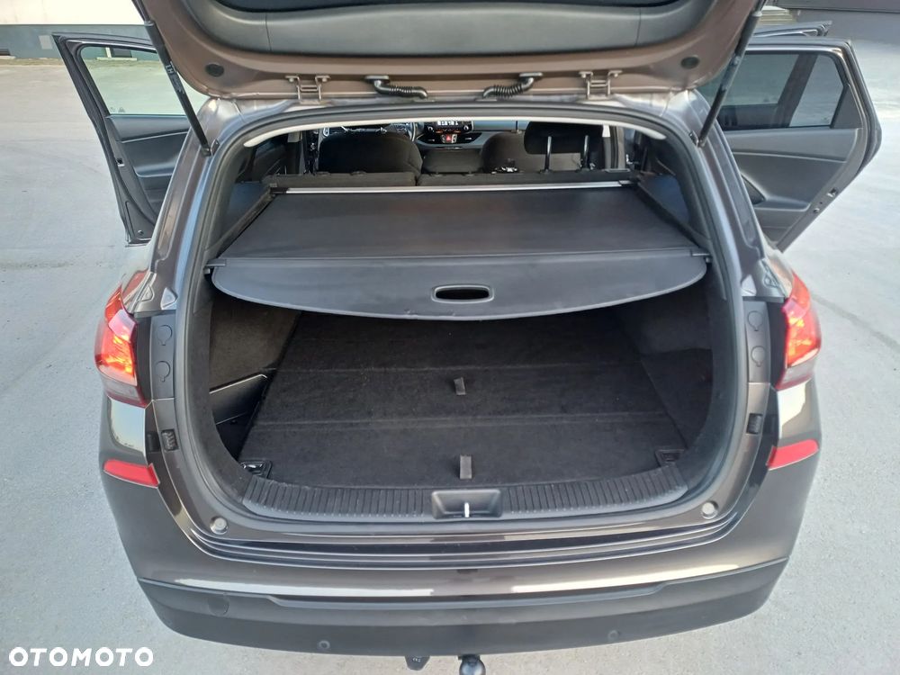 Hyundai i30 blue Kombi 1.4 - 29