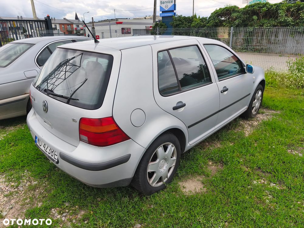 Volkswagen Golf 1.6 - 8