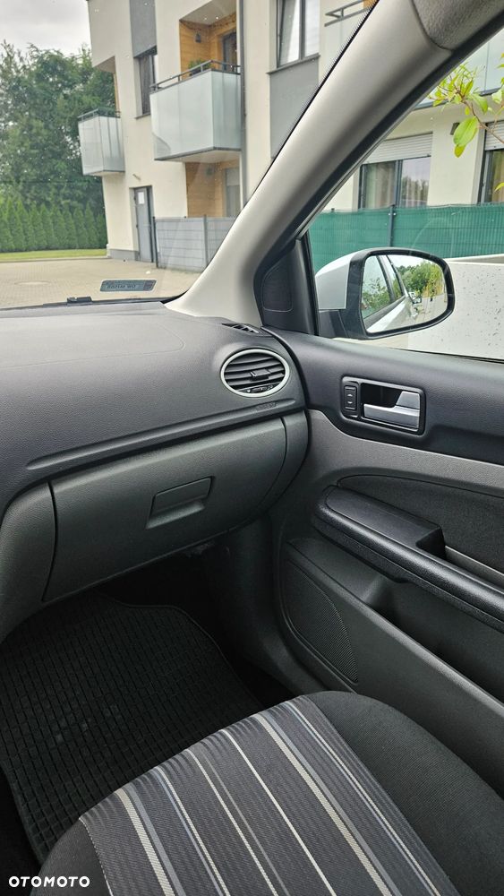 Ford Focus 1.6 16V Trend - 9