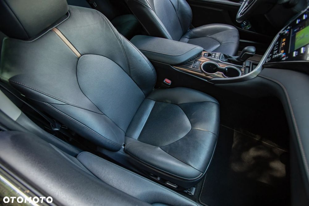 Toyota Camry 2.5 Hybrid Executive CVT - 17