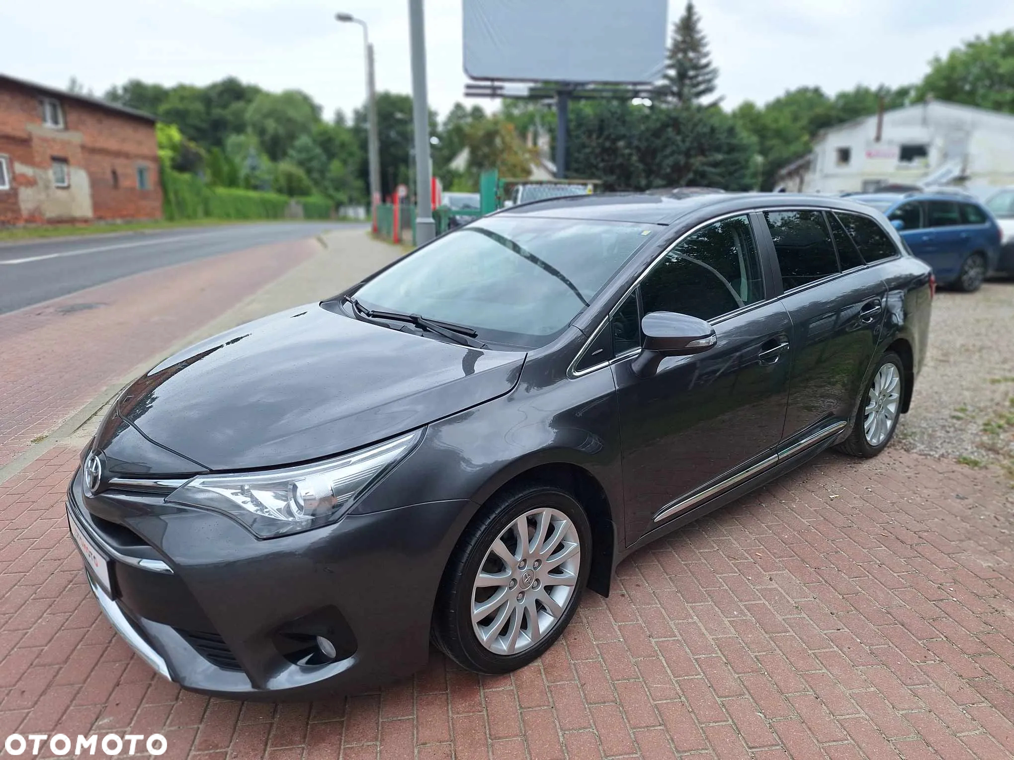 Toyota Avensis 2.0 D-4D Premium - 2