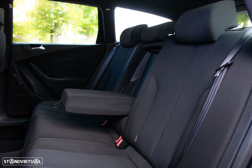 VW Passat Variant 1.6 TDI BlueMotion - 27