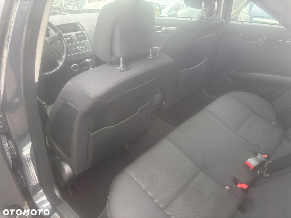 Mercedes-Benz Klasa C 180 CGI Automatik BlueEFFICIENCY - 27