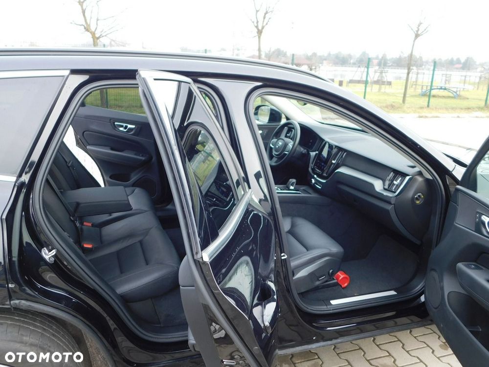 Volvo XC 60 B4 D AWD Geartronic Momentum Pro - 9