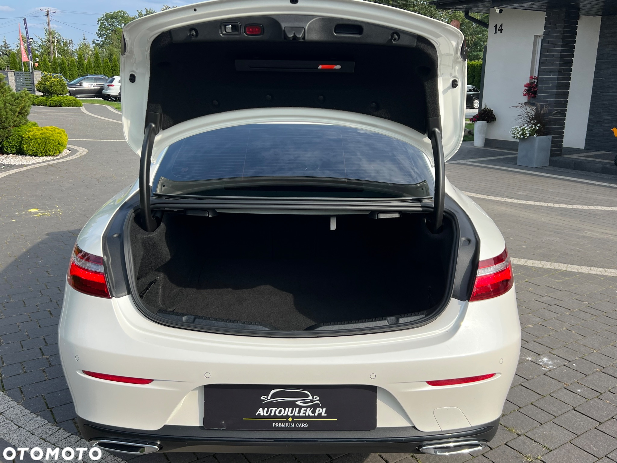 Mercedes-Benz Klasa E 220 d Coupe 9G-TRONIC - 36