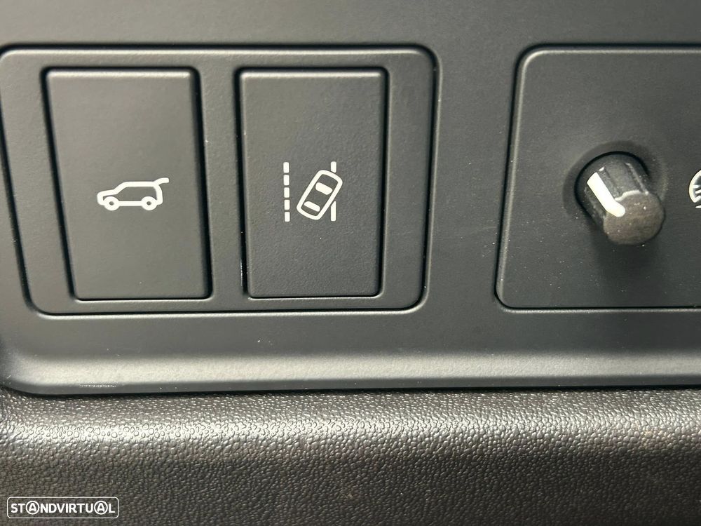 Land Rover Discovery Sport TD4 Aut. HSE - 33