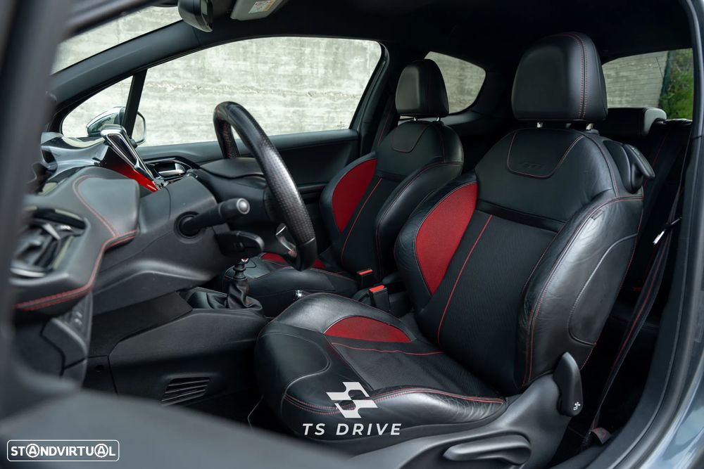 Peugeot 208 GTI 200 THP - 8