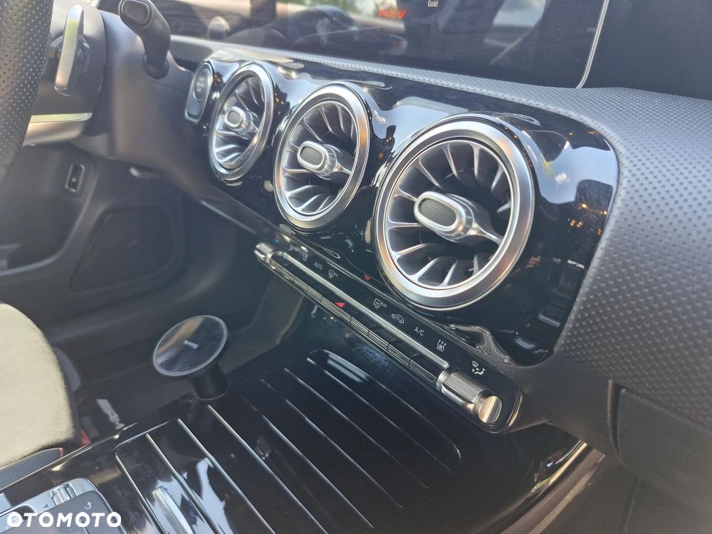 Mercedes-Benz Klasa A 250 E 8G-DCT - 23