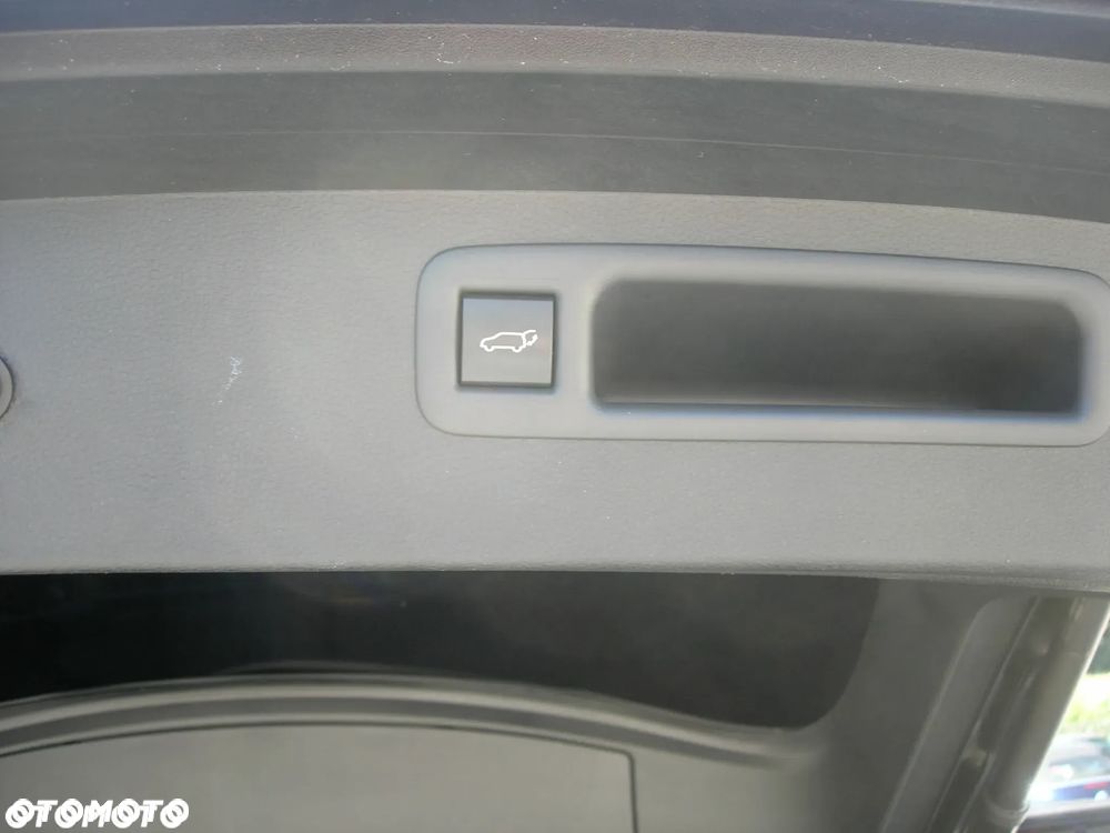 Toyota Highlander 2.5 Hybrid Executive - 29