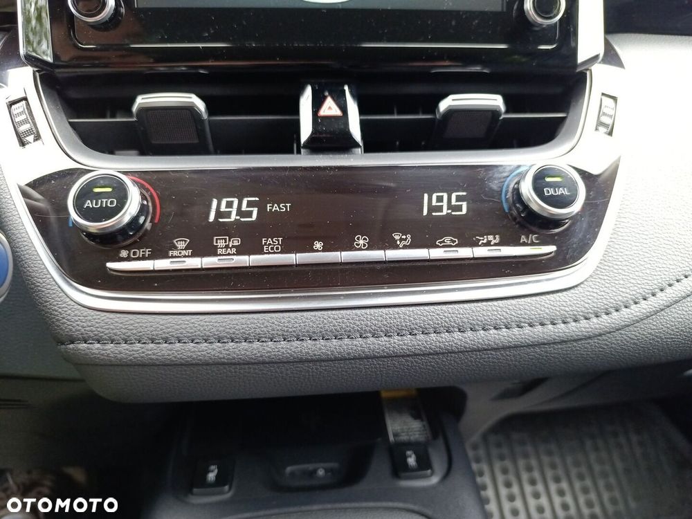 Toyota Corolla 1.8 Hybrid Executive - 21
