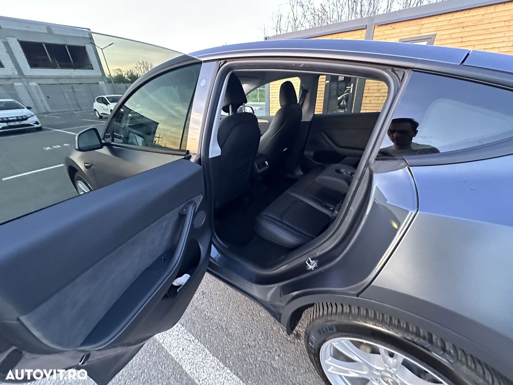 Tesla Model Y - 20